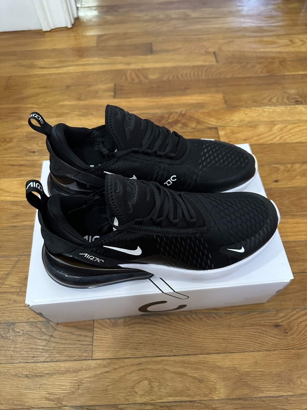 *Slightly Used* Nike Air Max 270 Men White Black (AH8050-002) Size 9.5